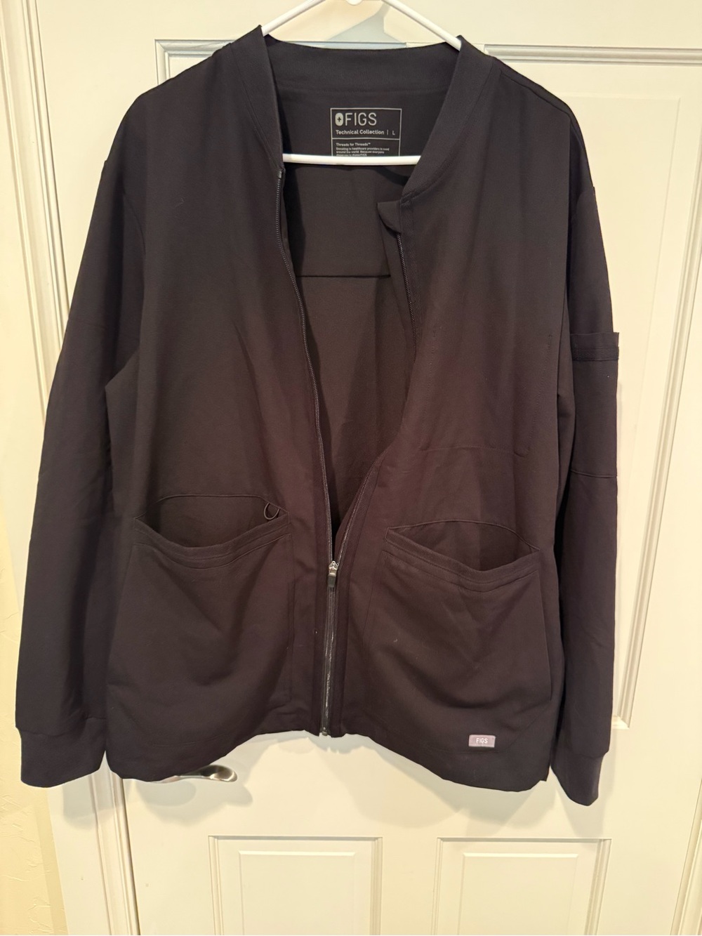 NWOT FIGS Bellery Scrub Jacket Women's Black Full Zip Large